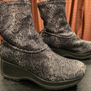 Best Deals for Bee Fly Boots | Poshmark